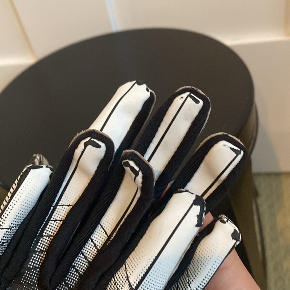 Under Armour Youth XS Grip Gloves - Picture 6 of 8